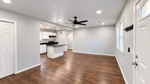 Living - 19552 E 1st Pl, Tulsa, OK 74108 photo 3 of 4