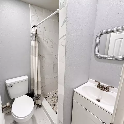 Bath - 19552 E 1st Pl, Tulsa, OK 74108 photo 1 of 4