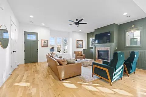 Living - 315 E Freeport St, Broken Arrow, OK 74012 photo 4 of 4