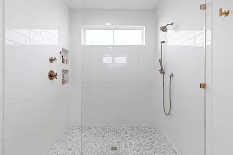 Bath - 315 E Freeport St, Broken Arrow, OK 74012 photo 5 of 9