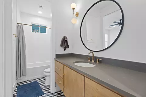 Bath - 315 E Freeport St, Broken Arrow, OK 74012 photo 2 of 9