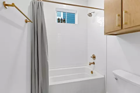 Bath - 315 E Freeport St, Broken Arrow, OK 74012 photo 3 of 9