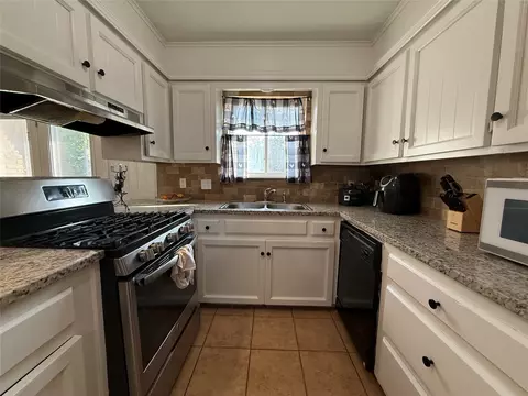 Kitchen - 10134 E 24th East Pl, Tulsa, OK 74129 photo 1 of 3