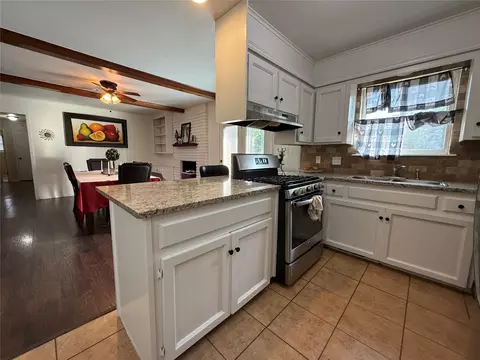 Kitchen - 10134 E 24th East Pl, Tulsa, OK 74129 photo 2 of 3