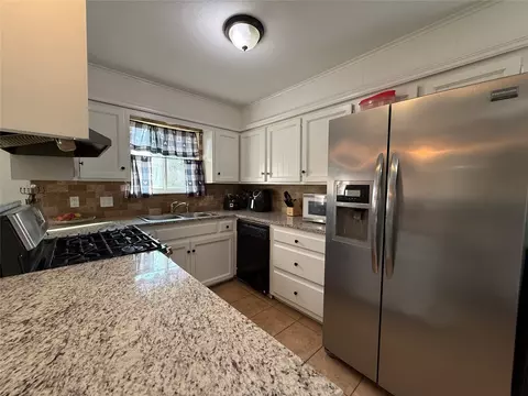 Kitchen - 10134 E 24th East Pl, Tulsa, OK 74129 photo 3 of 3
