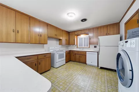 Kitchen - 5718 E 23rd St, Tulsa, OK 74114 photo 2 of 5