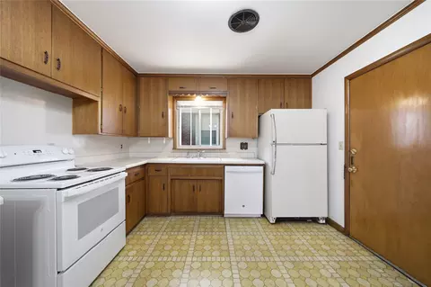 Kitchen - 5718 E 23rd St, Tulsa, OK 74114 photo 3 of 5