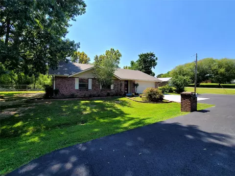 Exterior - 112 Meadowlark, Eufaula, OK 74432 photo 2 of 17