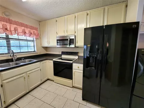 Kitchen - 112 Meadowlark, Eufaula, OK 74432 photo 3 of 6