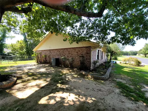 Exterior - 112 Meadowlark, Eufaula, OK 74432 photo 8 of 17