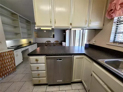 Kitchen - 112 Meadowlark, Eufaula, OK 74432 photo 6 of 6