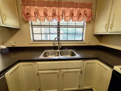 Kitchen - 112 Meadowlark, Eufaula, OK 74432 photo 5 of 6