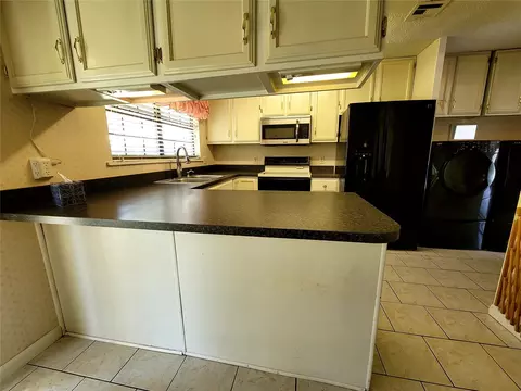 Kitchen - 112 Meadowlark, Eufaula, OK 74432 photo 2 of 6