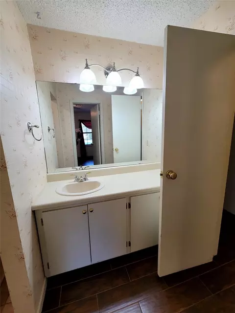 Bath - 112 Meadowlark, Eufaula, OK 74432 photo 5 of 7