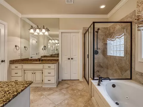 Bath - 9487 E 109th Pl, Tulsa, OK 74133 photo 3 of 11
