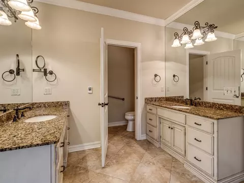 Bath - 9487 E 109th Pl, Tulsa, OK 74133 photo 5 of 11