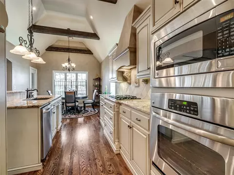 Kitchen - 9487 E 109th Pl, Tulsa, OK 74133 photo 7 of 8