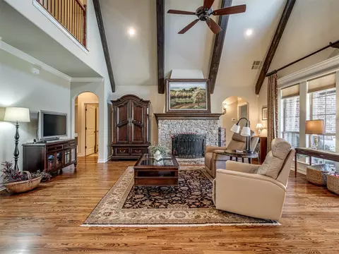 Living - 9487 E 109th Pl, Tulsa, OK 74133 photo 4 of 6