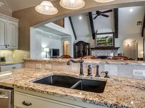 Kitchen - 9487 E 109th Pl, Tulsa, OK 74133 photo 4 of 8