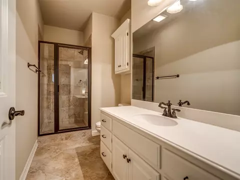 Bath - 9487 E 109th Pl, Tulsa, OK 74133 photo 9 of 11