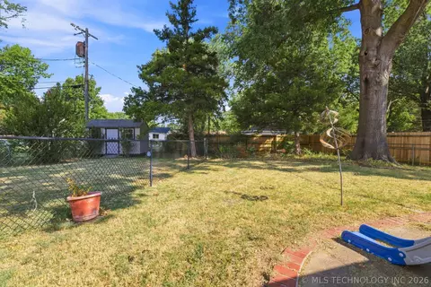 Exterior - 6619 E 57th St, Tulsa, OK 74145 photo 4 of 8