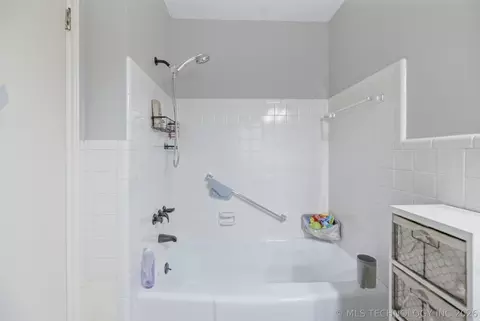 Bath - 6619 E 57th St, Tulsa, OK 74145 photo 3 of 3