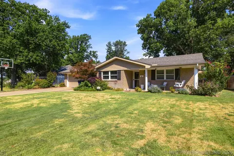 Exterior - 6619 E 57th St, Tulsa, OK 74145 photo 7 of 8