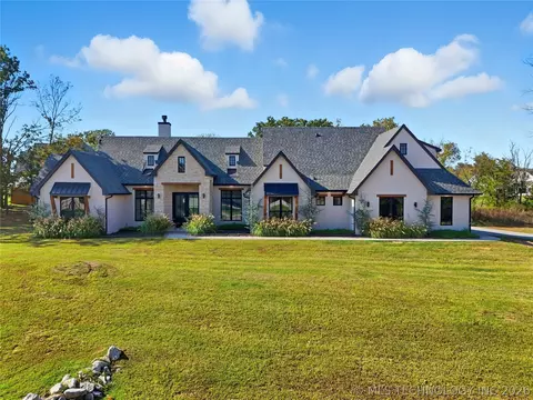 2714 Falls Bend Dr, Sapulpa, OK 74066