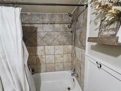 Bath - 23884 E 808 Rd, Welling, OK 74471 photo 5 of 5