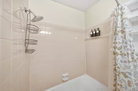 Bath - 2617 E 2nd St, Tulsa, OK 74104 photo 4 of 4