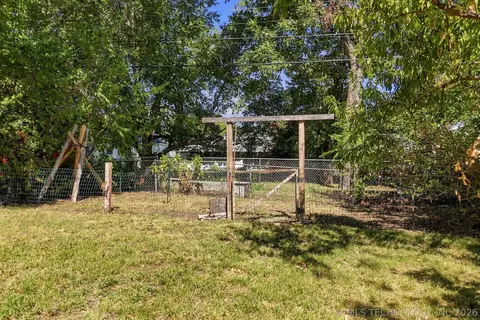 Exterior - 2617 E 2nd St, Tulsa, OK 74104 photo 7 of 8