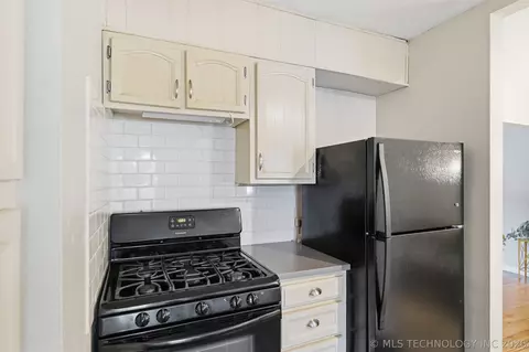 Kitchen - 2617 E 2nd St, Tulsa, OK 74104 photo 4 of 4