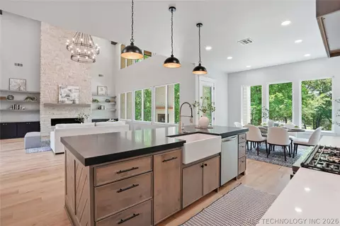 Kitchen - 28334 E 71st East Pl S, Broken Arrow, OK 74014 photo 4 of 6