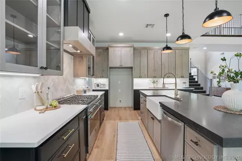 Kitchen - 28334 E 71st East Pl S, Broken Arrow, OK 74014 photo 3 of 6