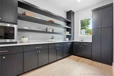 Kitchen - 28334 E 71st East Pl S, Broken Arrow, OK 74014 photo 6 of 6