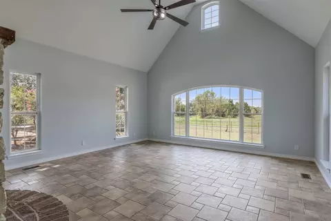 Living - 19923 W 80th St N, Haskell, OK 74436 photo 3 of 6