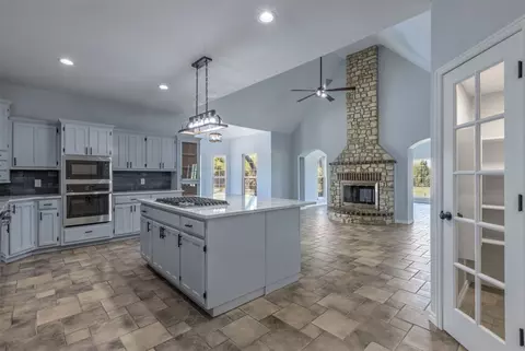 Kitchen - 19923 W 80th St N, Haskell, OK 74436 photo 5 of 7