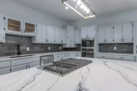 Kitchen - 19923 W 80th St N, Haskell, OK 74436 photo 7 of 7
