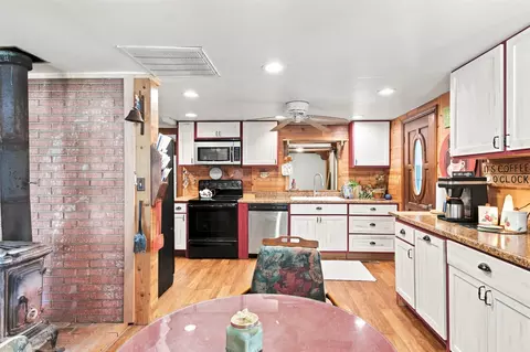 Kitchen - 21751 E 190th St S, Haskell, OK 74436 photo 4 of 11