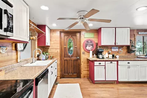 Kitchen - 21751 E 190th St S, Haskell, OK 74436 photo 3 of 11