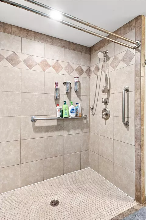 Bath - 21751 E 190th St S, Haskell, OK 74436 photo 3 of 5
