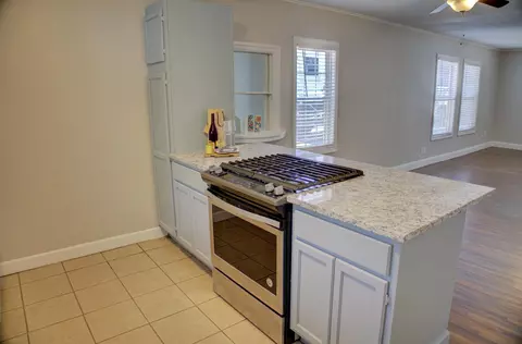 Kitchen - 4615 4th Pl, Tulsa, OK 74112 photo 5 of 6
