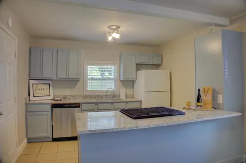 Kitchen - 4615 4th Pl, Tulsa, OK 74112 photo 3 of 6
