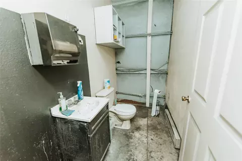 Bath - 10205 E 019, Glencoe, OK 74032 photo 1 of 2