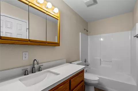 Bath - 108285 Gar Pl, Checotah, OK 74426 photo 2 of 4