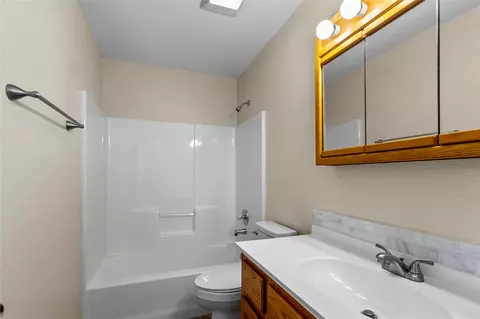 Bath - 108285 Gar Pl, Checotah, OK 74426 photo 4 of 4