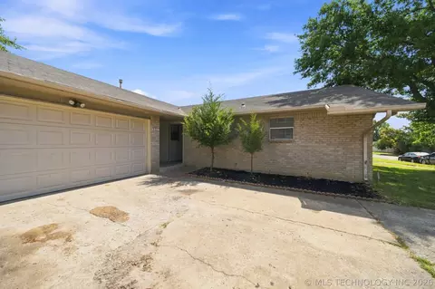 Exterior - 9021 E 56th St, Tulsa, OK 74145 photo 7 of 7