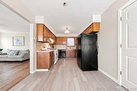 Kitchen - 9021 E 56th St, Tulsa, OK 74145 photo 5 of 5
