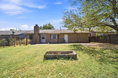 Exterior - 9021 E 56th St, Tulsa, OK 74145 photo 3 of 7