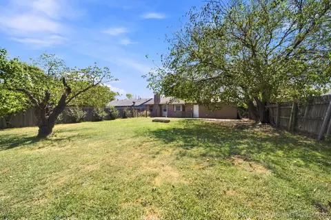 Exterior - 9021 E 56th St, Tulsa, OK 74145 photo 5 of 7